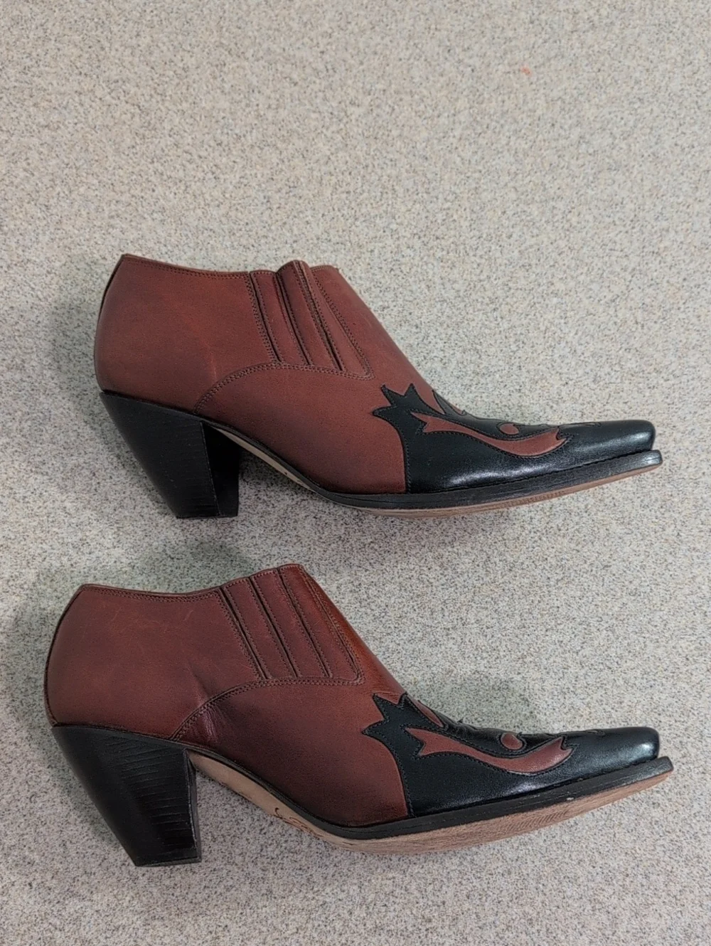 Charlie 1 Horse Ankle Boots, Booties, Brown W Black Design, Western, Women's 9.5